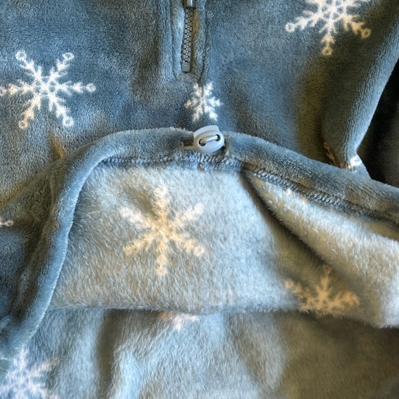 snowflake blue top ! ☃️❄️ - Picture 6 of 9